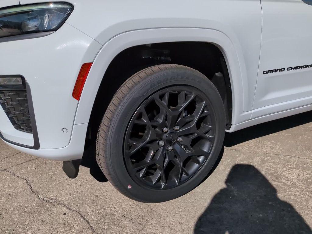 new 2026 Jeep Grand Cherokee car, priced at $56,911