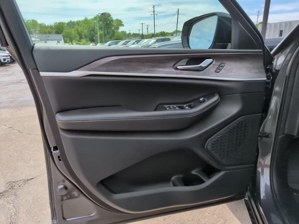 new 2026 Jeep Grand Cherokee L car, priced at $45,881