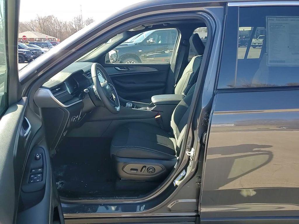new 2025 Jeep Grand Cherokee L car, priced at $36,828