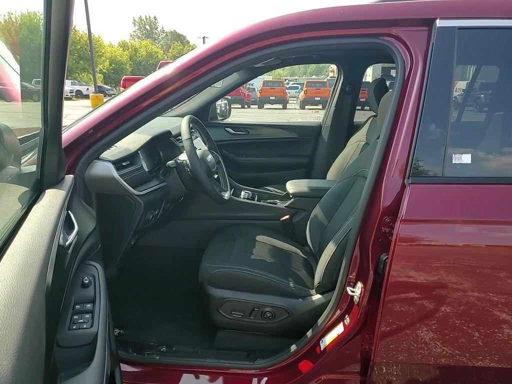 new 2025 Jeep Grand Cherokee L car, priced at $36,828