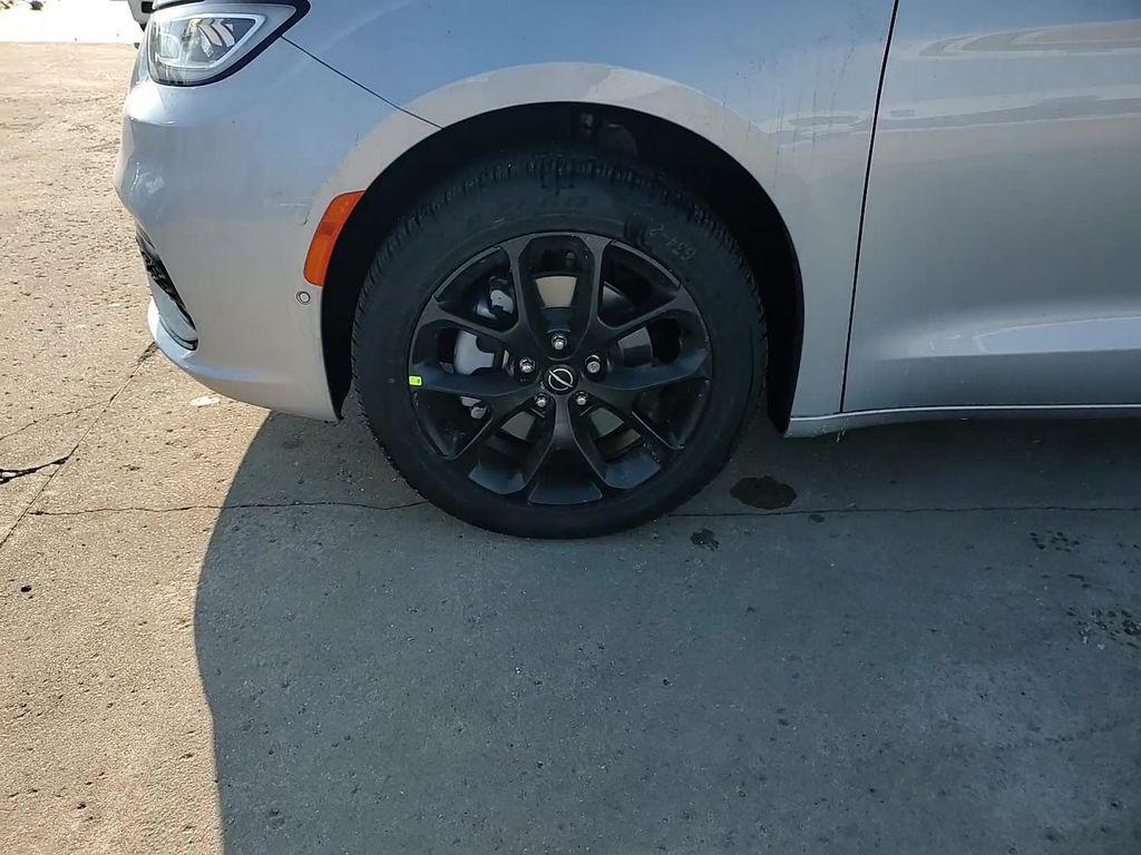 new 2026 Chrysler Pacifica car, priced at $53,565