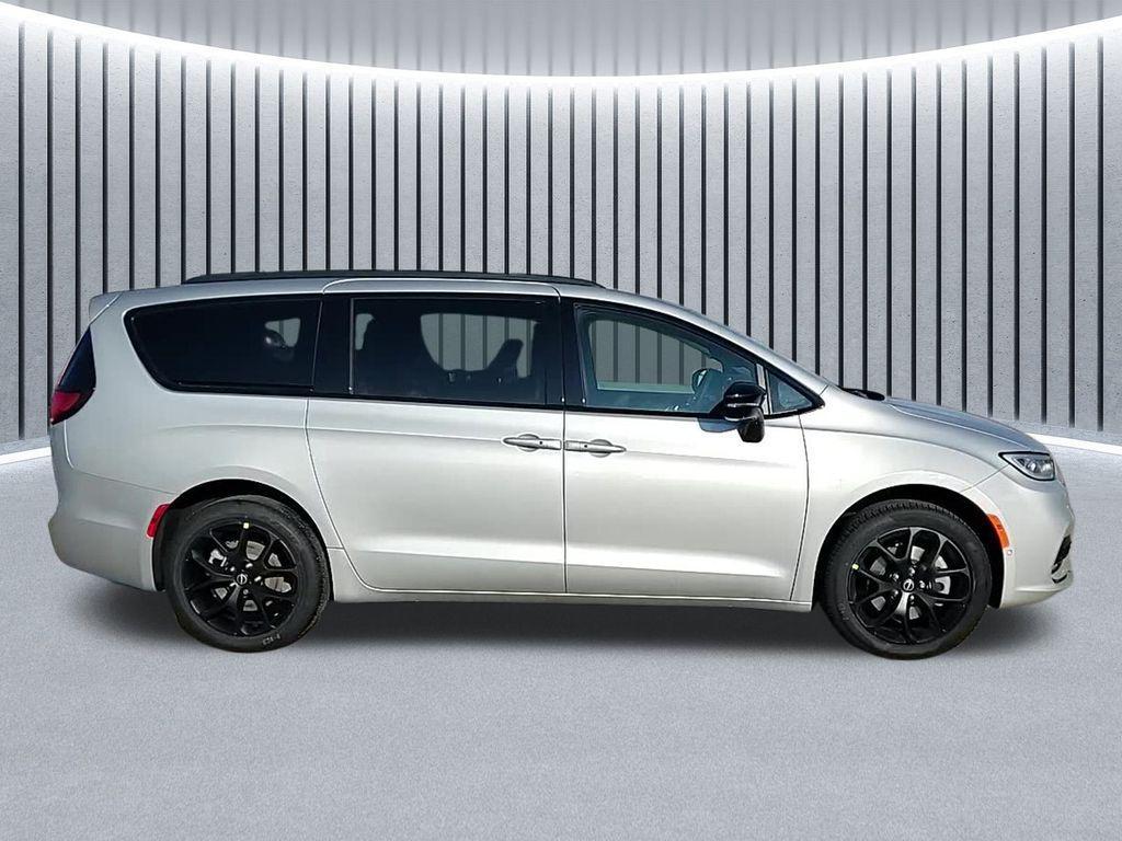 new 2026 Chrysler Pacifica car, priced at $53,565