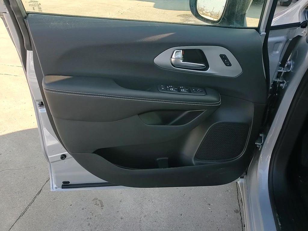 new 2026 Chrysler Pacifica car, priced at $53,565