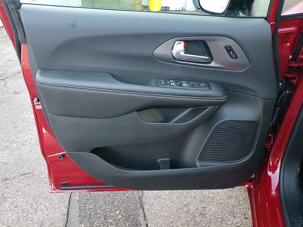 new 2026 Chrysler Pacifica car, priced at $48,876