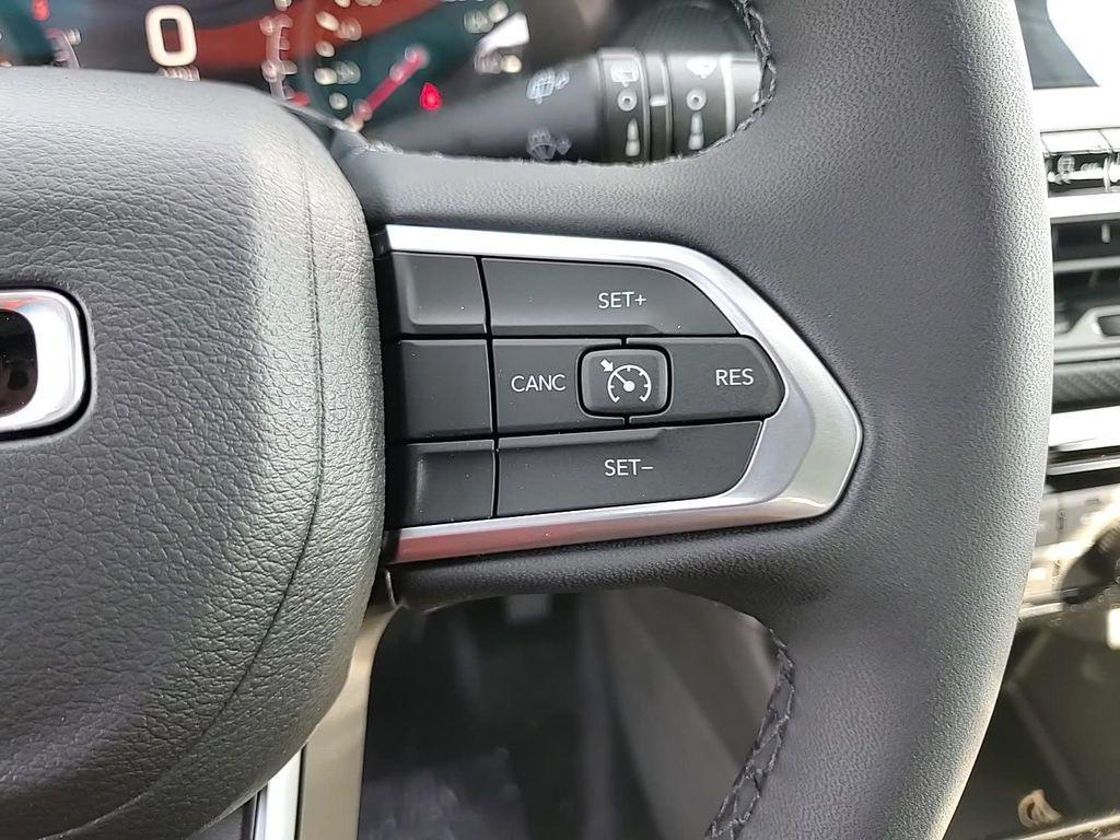 new 2025 Jeep Compass car, priced at $30,799