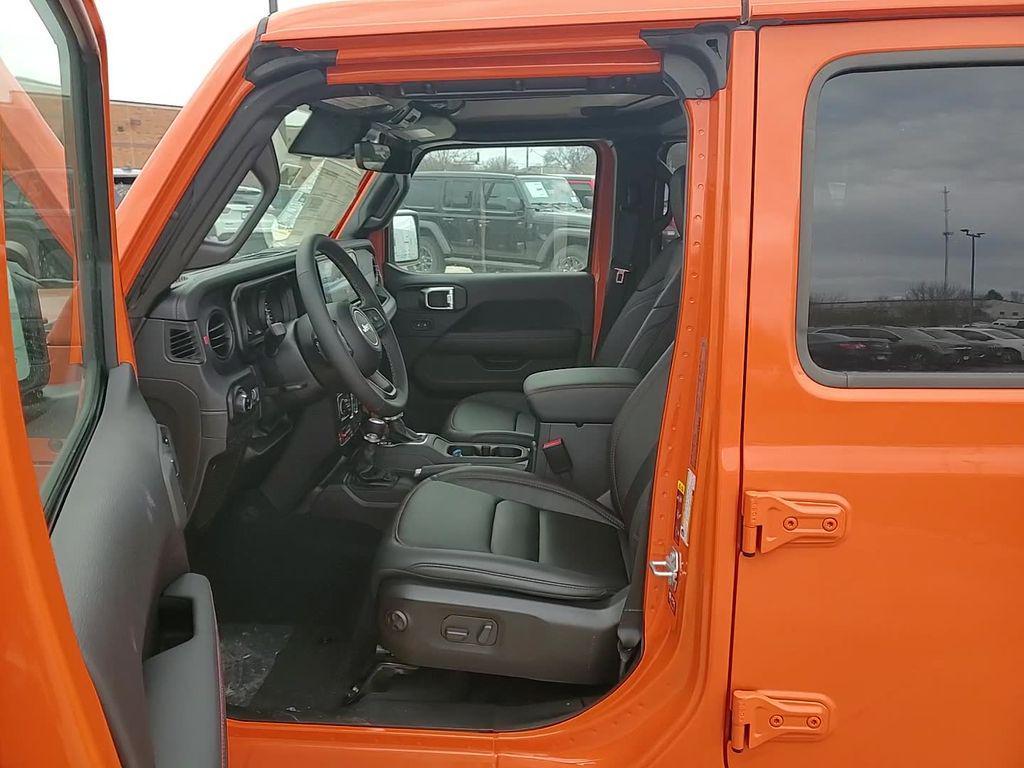 new 2025 Jeep Gladiator car, priced at $56,572