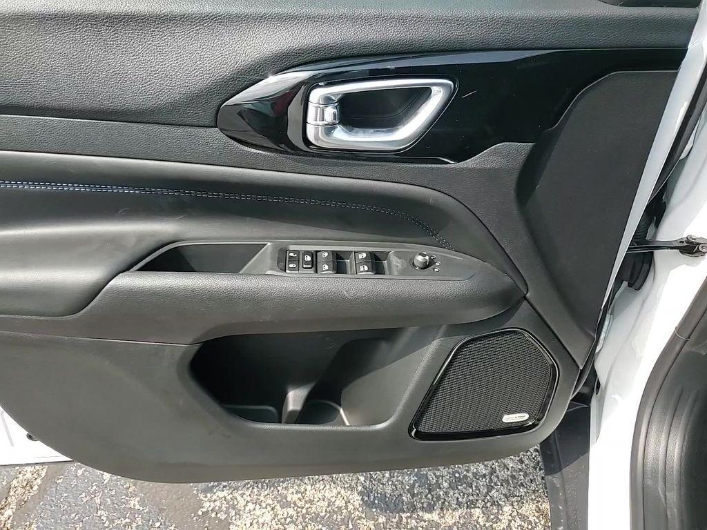 new 2025 Jeep Compass car, priced at $34,299