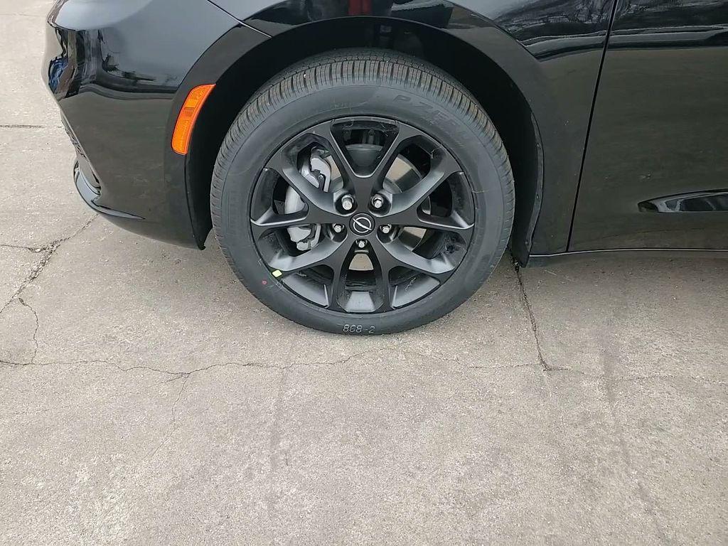 new 2026 Chrysler Pacifica car, priced at $51,967