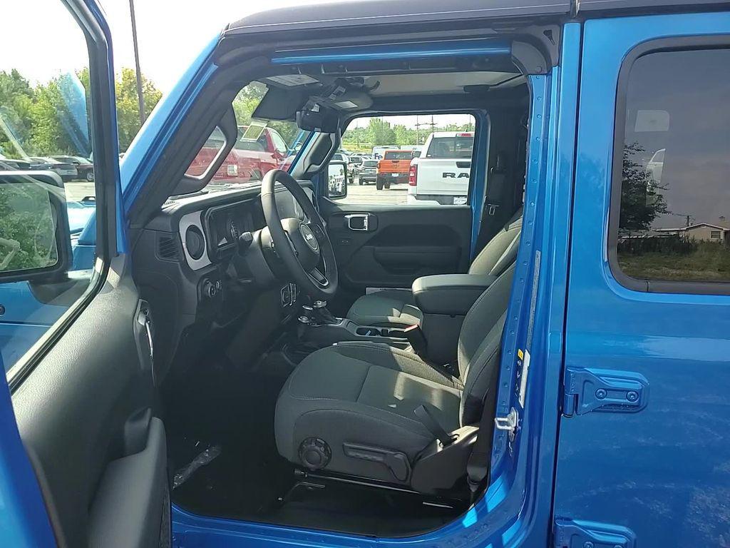 new 2025 Jeep Gladiator car, priced at $49,923