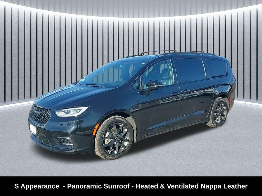used 2025 Chrysler Pacifica car, priced at $33,988