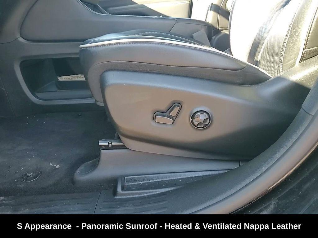 used 2025 Chrysler Pacifica car, priced at $33,988