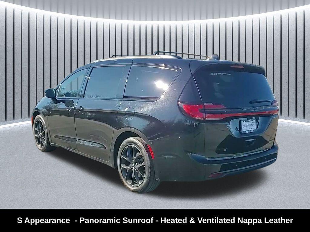 used 2025 Chrysler Pacifica car, priced at $33,988