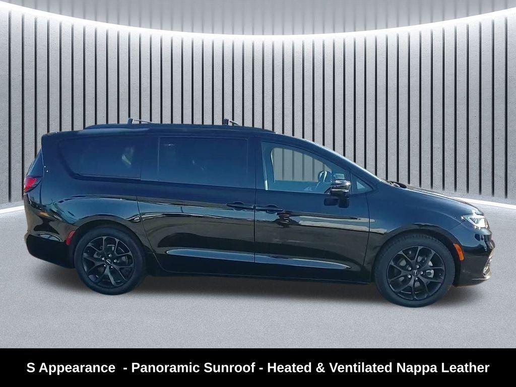 used 2025 Chrysler Pacifica car, priced at $33,988