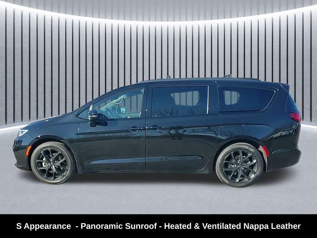 used 2025 Chrysler Pacifica car, priced at $33,988