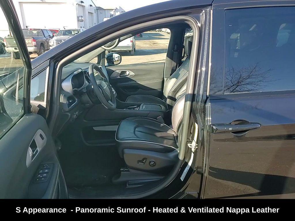 used 2025 Chrysler Pacifica car, priced at $33,988