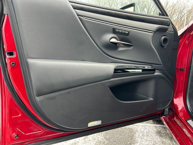 used 2024 Lexus ES 350 car, priced at $41,995