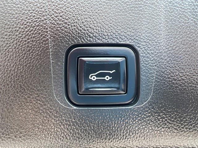 used 2023 Chevrolet Traverse car, priced at $34,988