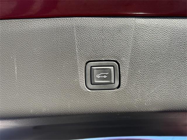 used 2023 Chevrolet Traverse car, priced at $39,995