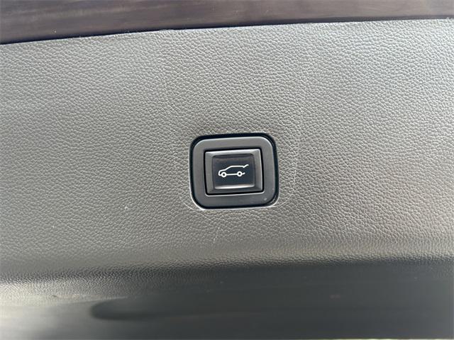 used 2023 Chevrolet Traverse car, priced at $33,995