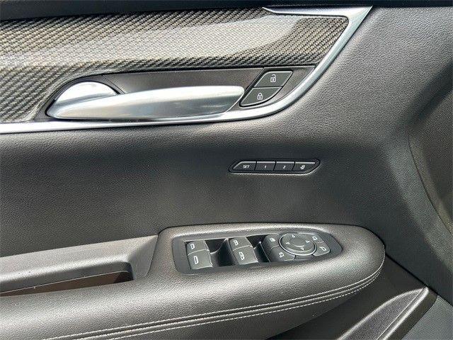 used 2022 Cadillac XT5 car, priced at $34,988