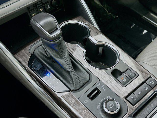 used 2021 Toyota Highlander car, priced at $35,324