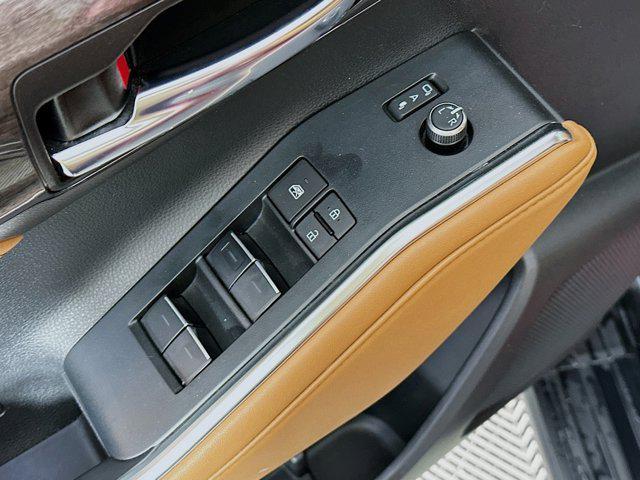 used 2024 Toyota Highlander Hybrid car, priced at $48,701