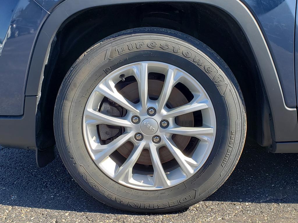 used 2020 Jeep Cherokee car, priced at $16,995