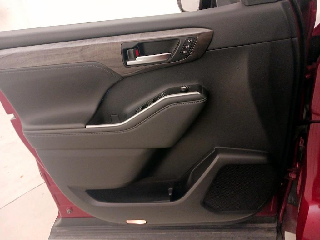 used 2023 Toyota Highlander Hybrid car, priced at $41,998