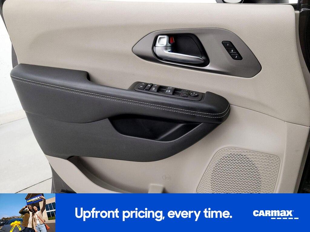 used 2023 Chrysler Pacifica car, priced at $24,998