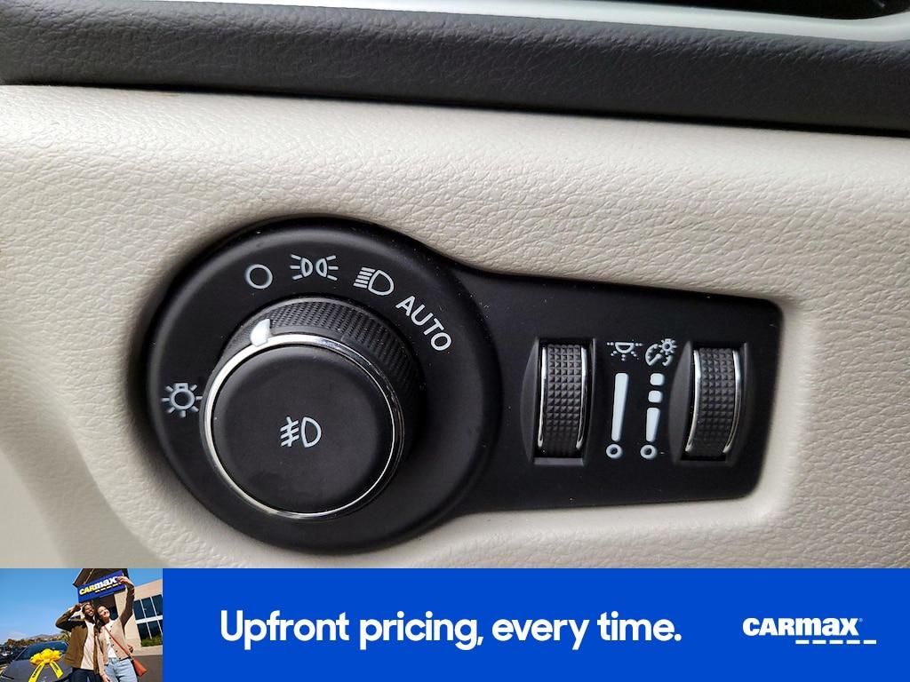 used 2023 Chrysler Pacifica car, priced at $24,998