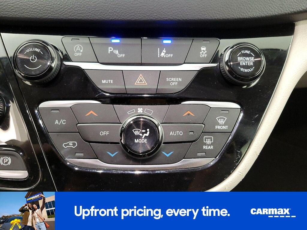 used 2023 Chrysler Pacifica car, priced at $24,998