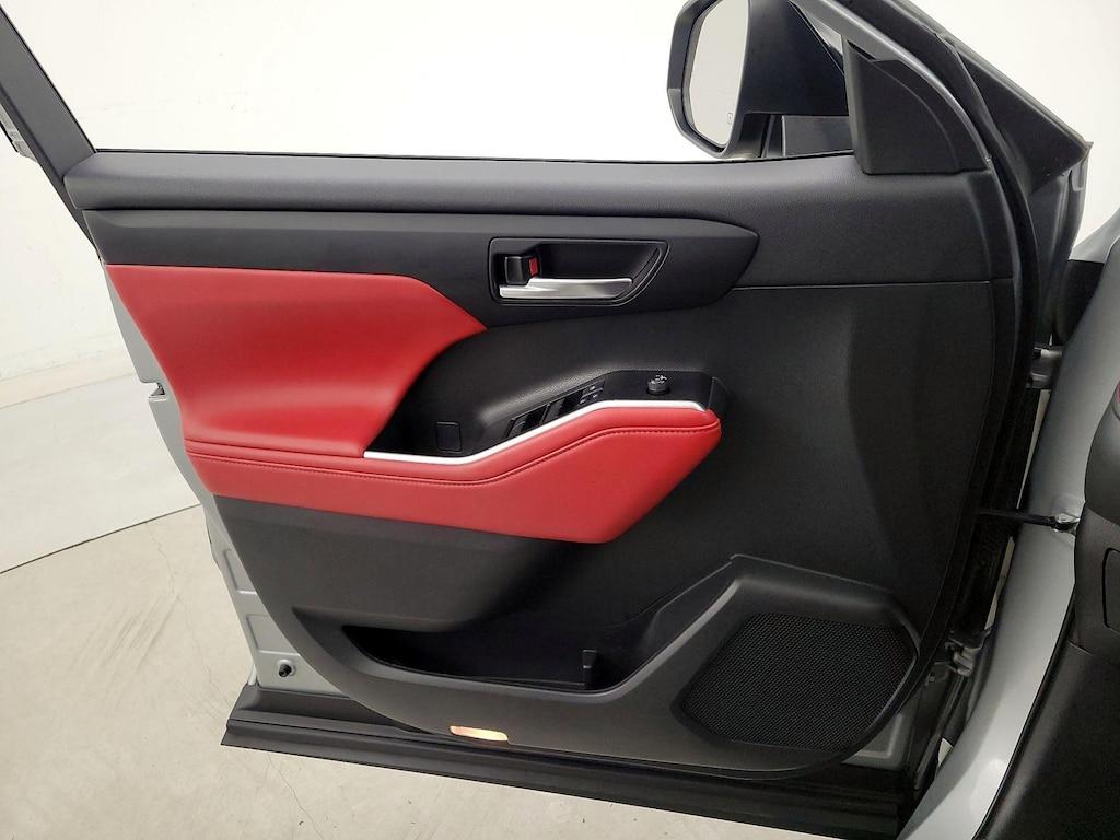 used 2021 Toyota Highlander car, priced at $30,998