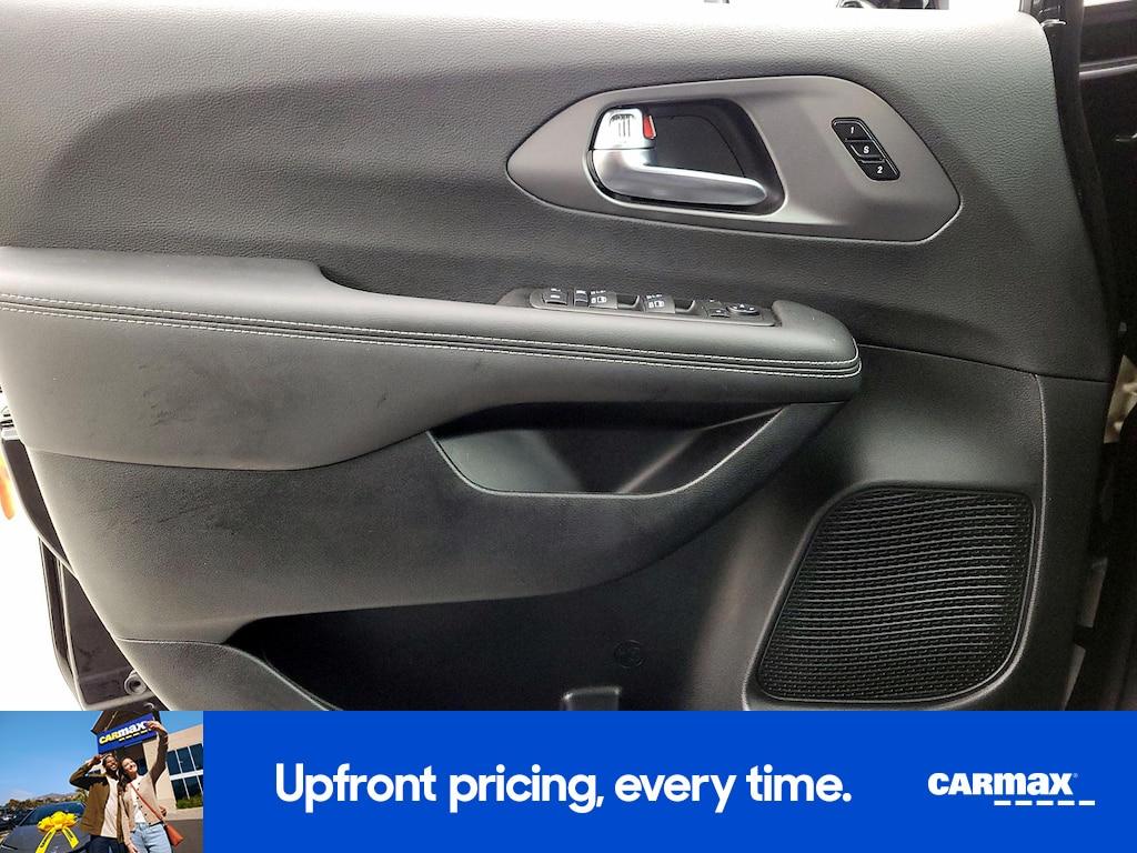 used 2025 Chrysler Pacifica car, priced at $34,998