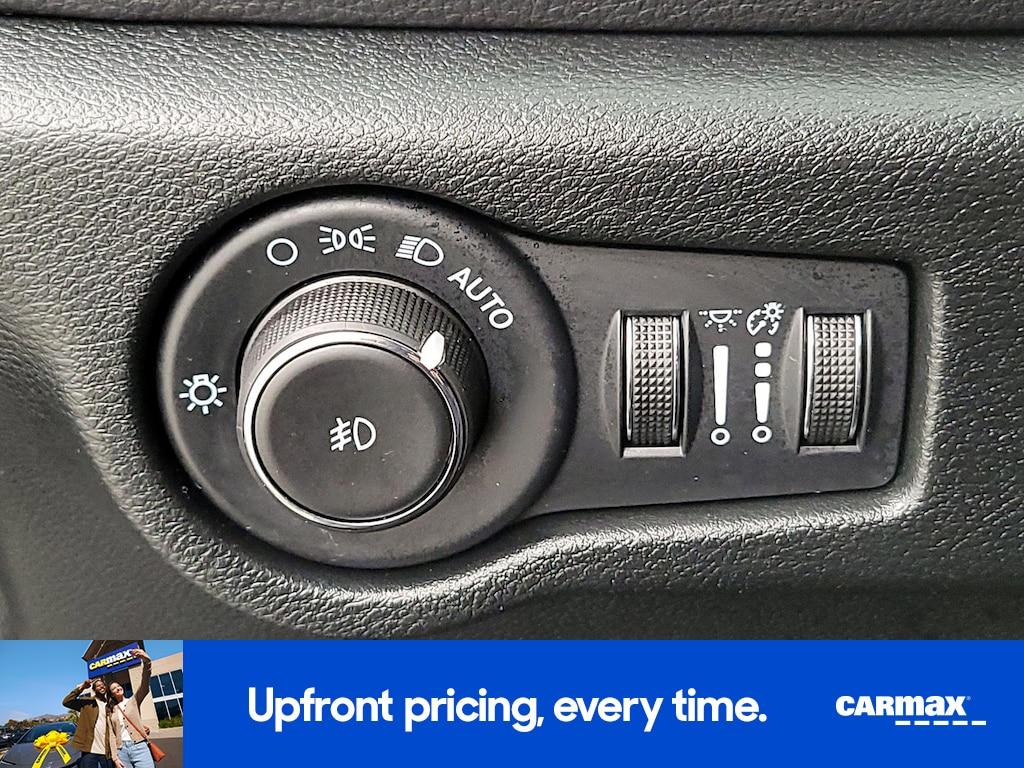 used 2025 Chrysler Pacifica car, priced at $34,998
