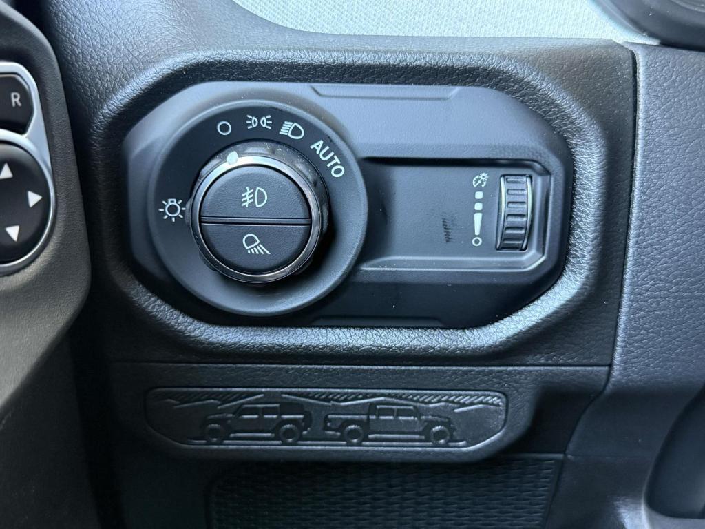 new 2025 Jeep Gladiator car, priced at $40,795