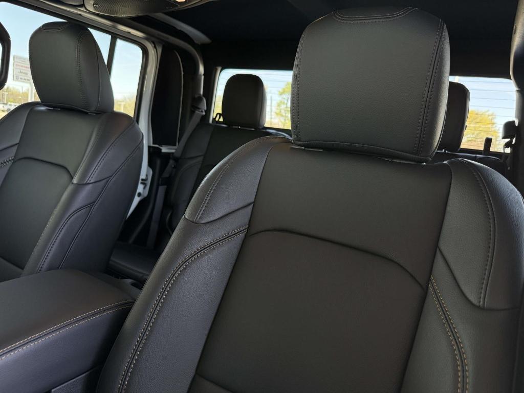 new 2025 Jeep Gladiator car, priced at $43,005