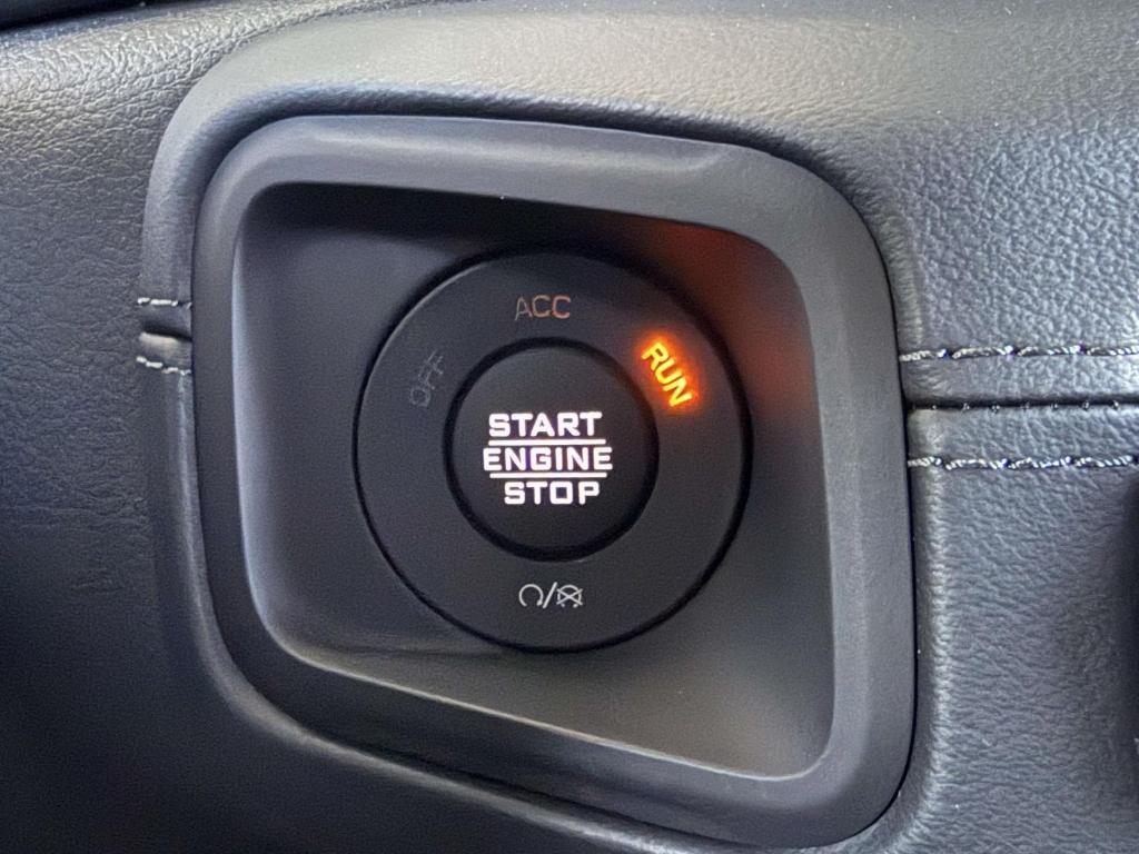 new 2025 Jeep Gladiator car, priced at $43,005