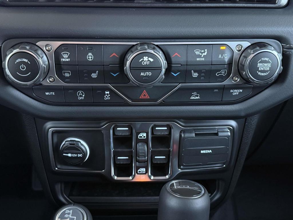 new 2025 Jeep Gladiator car, priced at $43,005