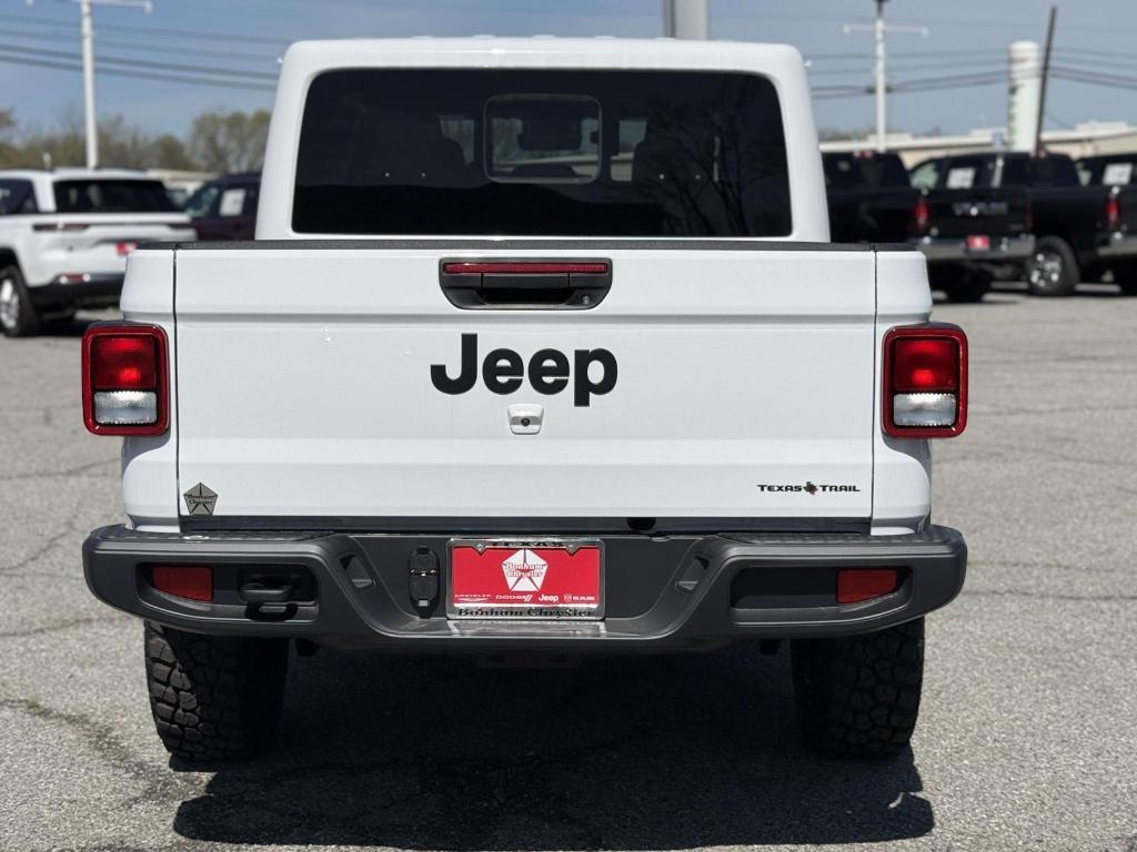 new 2025 Jeep Gladiator car, priced at $43,005