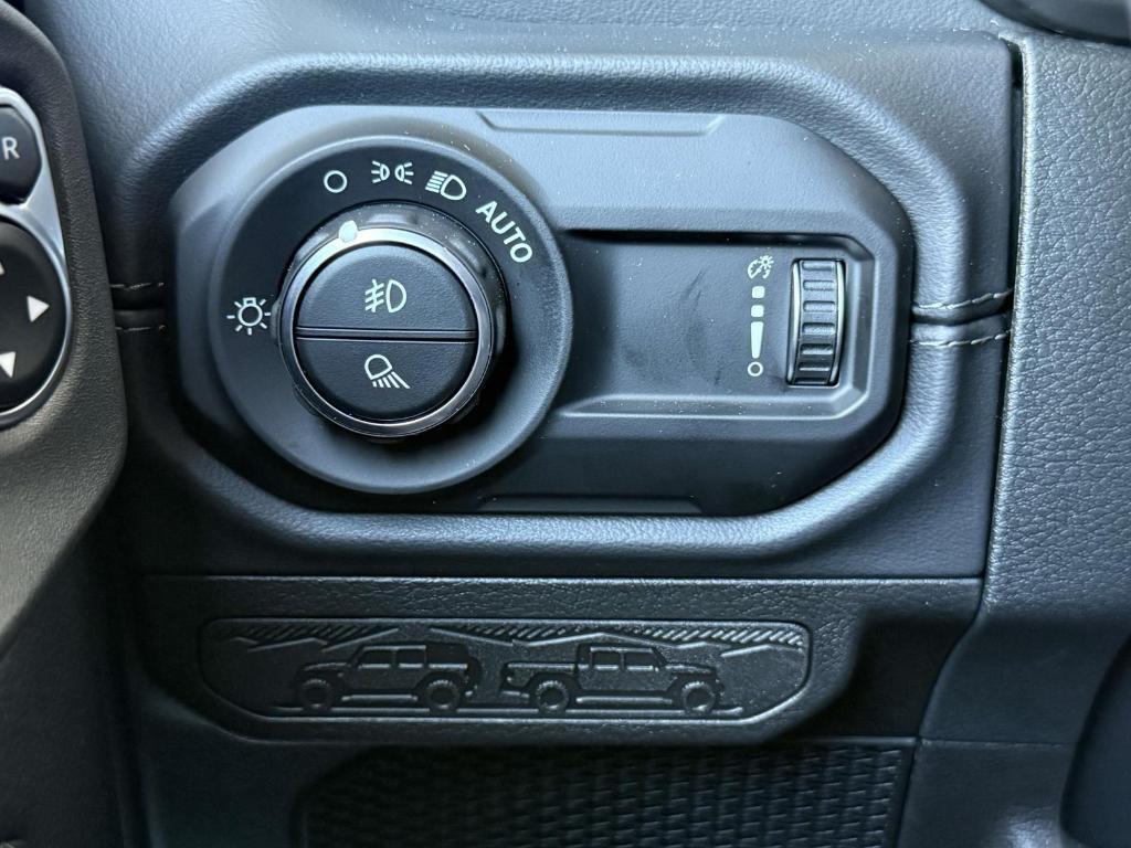 new 2025 Jeep Gladiator car, priced at $43,005