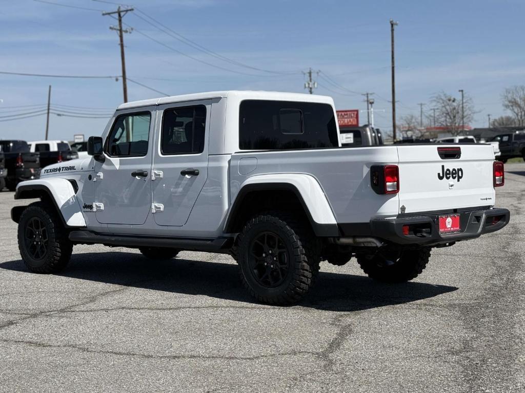 new 2025 Jeep Gladiator car, priced at $43,005