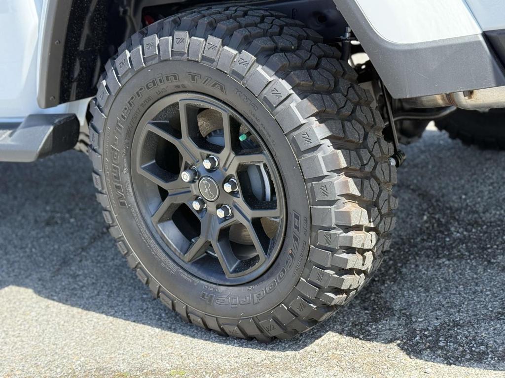 new 2025 Jeep Gladiator car, priced at $43,005