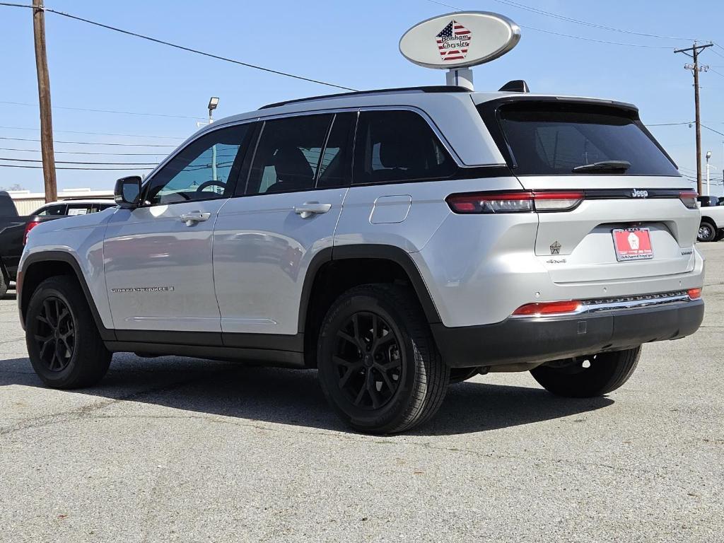 used 2022 Jeep Grand Cherokee car, priced at $25,000