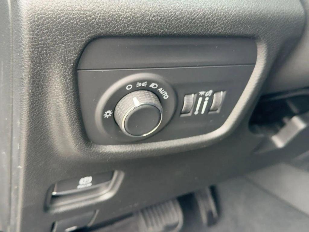 new 2025 Jeep Grand Cherokee car, priced at $33,999