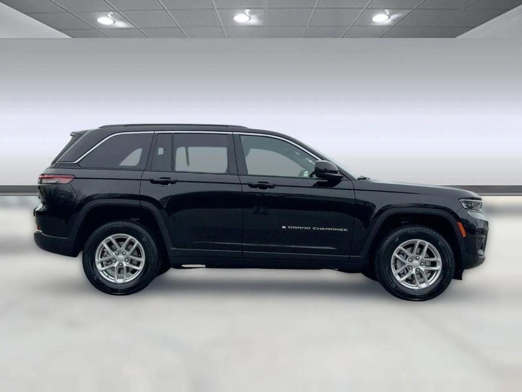 new 2025 Jeep Grand Cherokee car, priced at $33,999