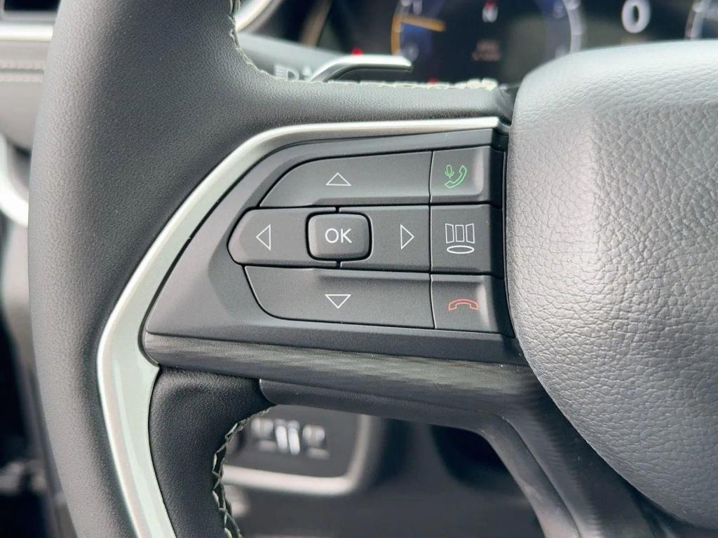 new 2025 Jeep Grand Cherokee car, priced at $33,999