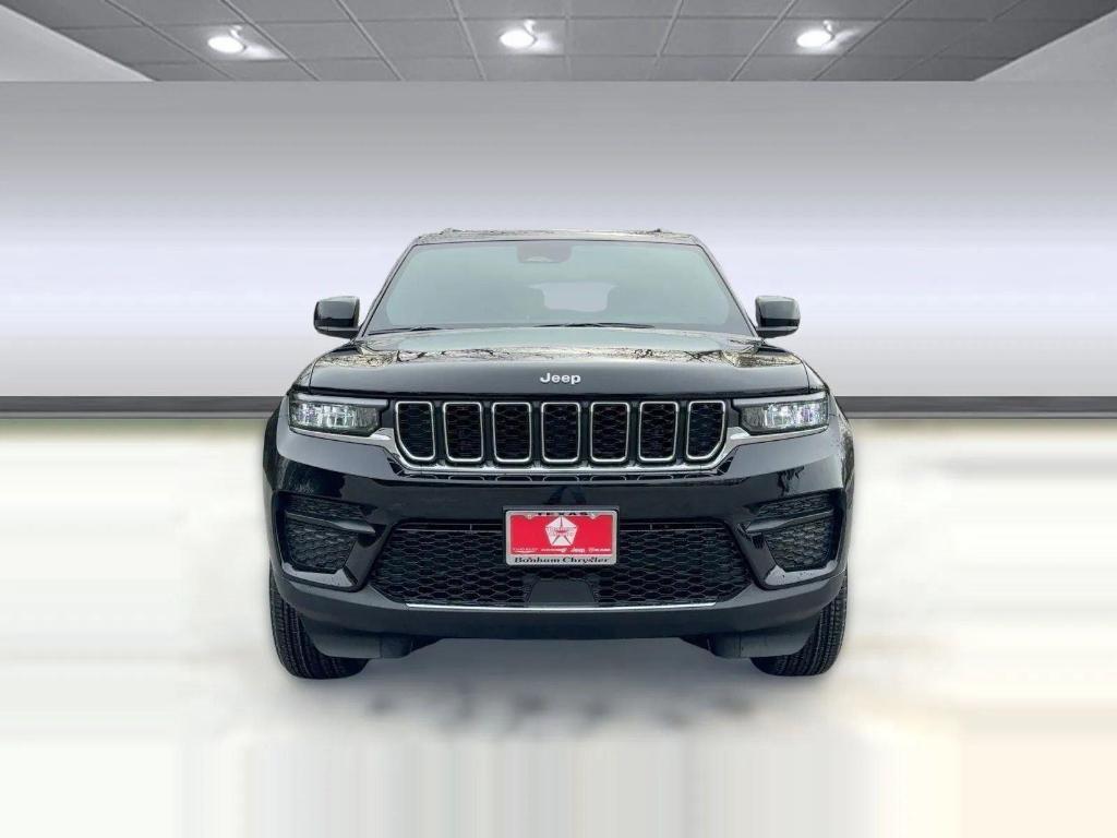 new 2025 Jeep Grand Cherokee car, priced at $33,999