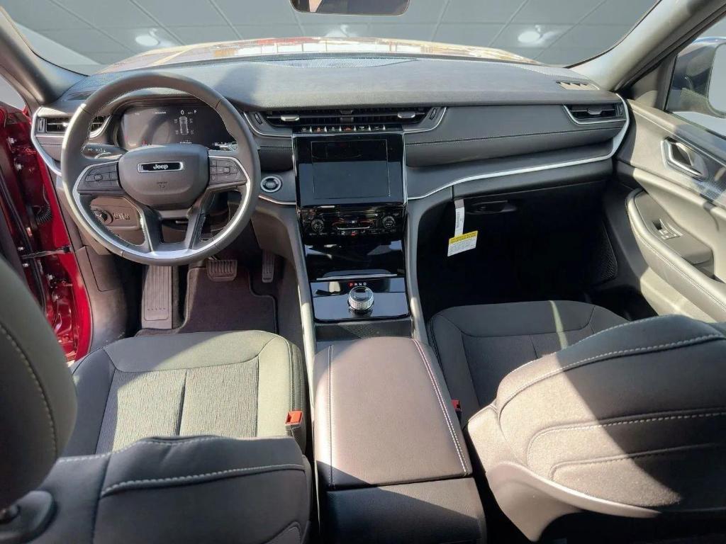 new 2025 Jeep Grand Cherokee car, priced at $35,499