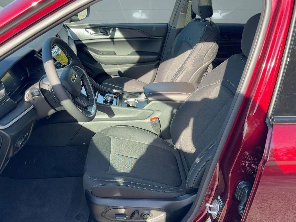 new 2025 Jeep Grand Cherokee car, priced at $35,499