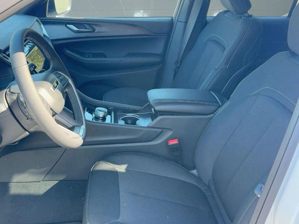 new 2025 Jeep Grand Cherokee car, priced at $31,403